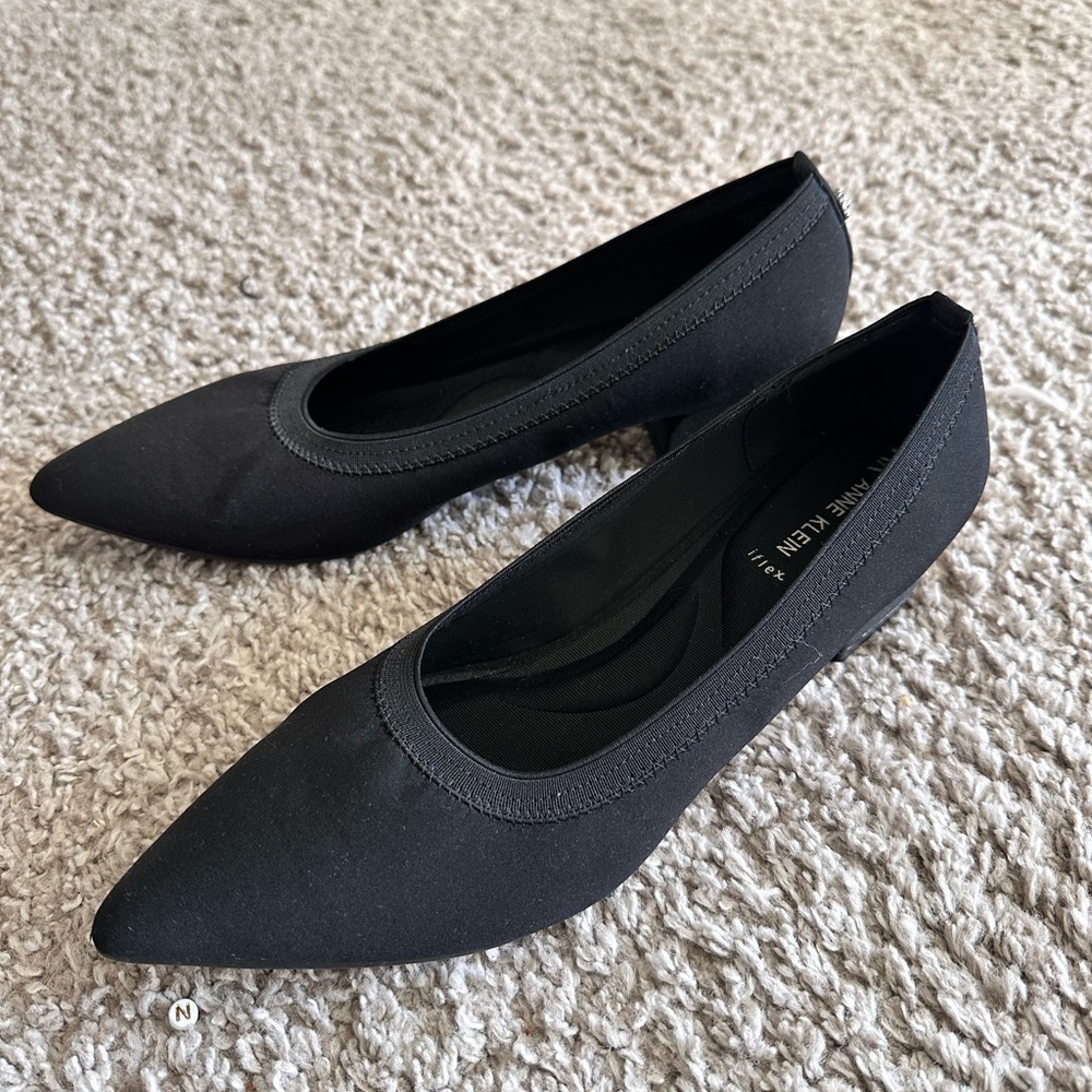 Anne Klein iFlex Uruzi Black Pointed Toe Pump